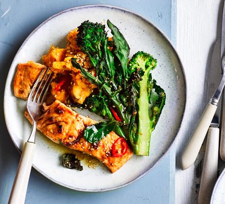 Dinner superfoods: Salmon, sweet potato and broccoli 