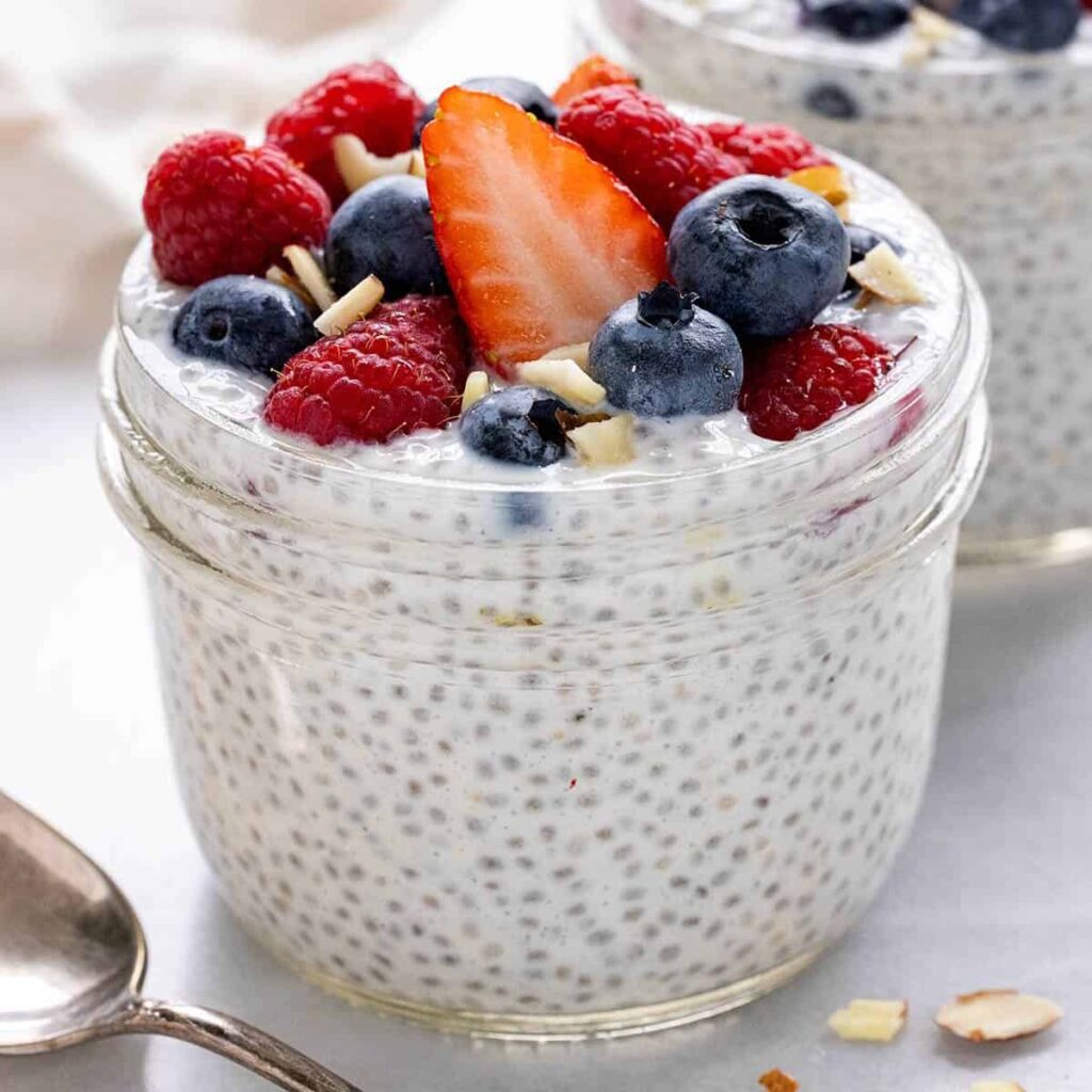 breakfast superfoods: berries, chia seeds and yogurt